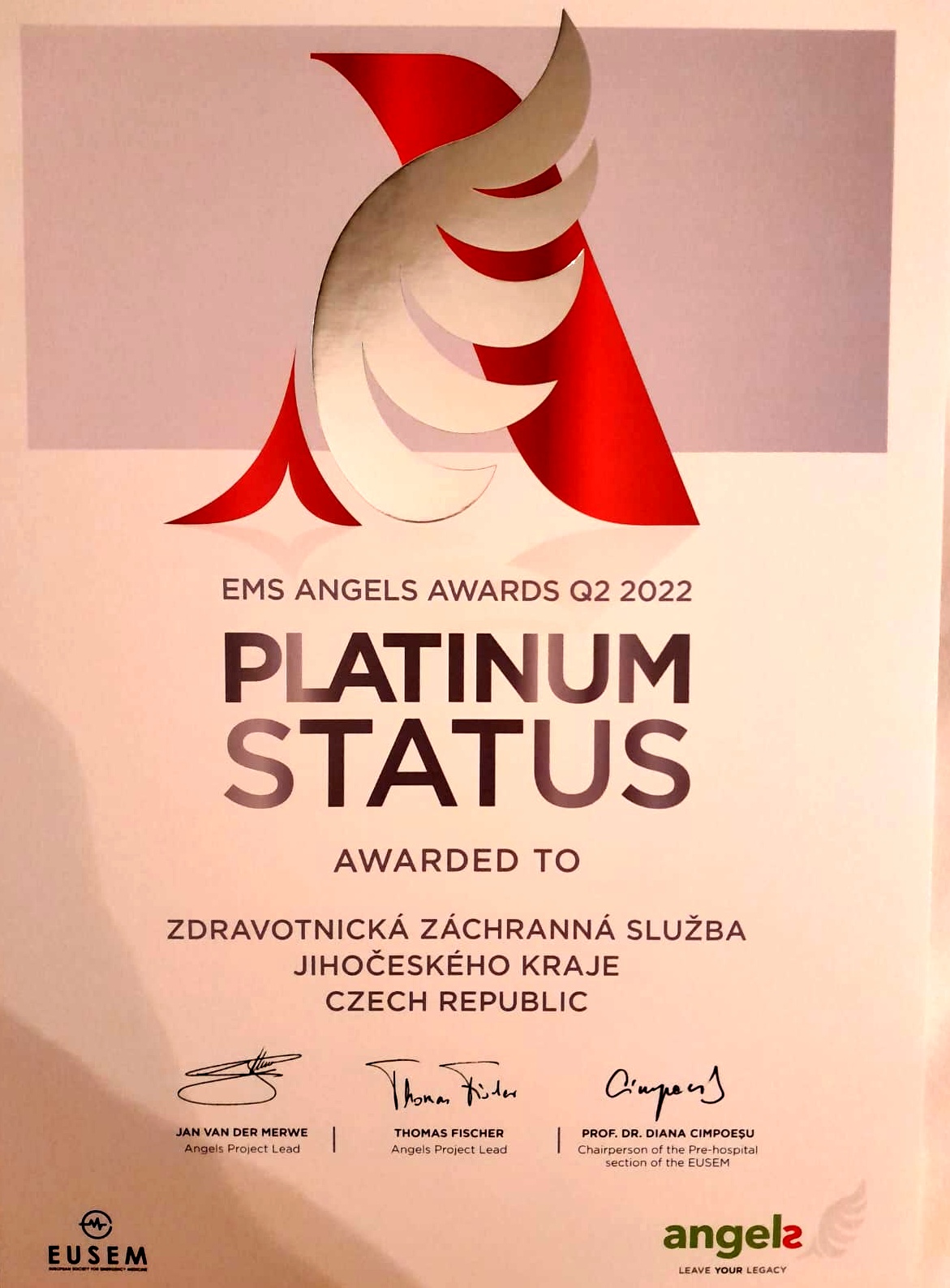 ZDRAVOTNICKÁ ZÁCHRANNÁ SLUŽBA JčK ZÍSKALA VÝZNAMNÉ EVROPSKÉ OCENĚNÍ – PLATINOVÝ STATUS ANGELS EMS AWARDS